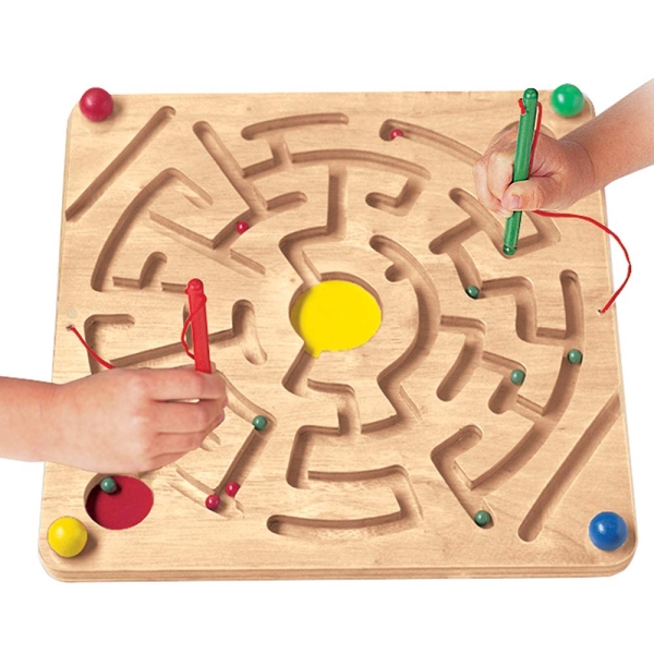 Magnetic maze board